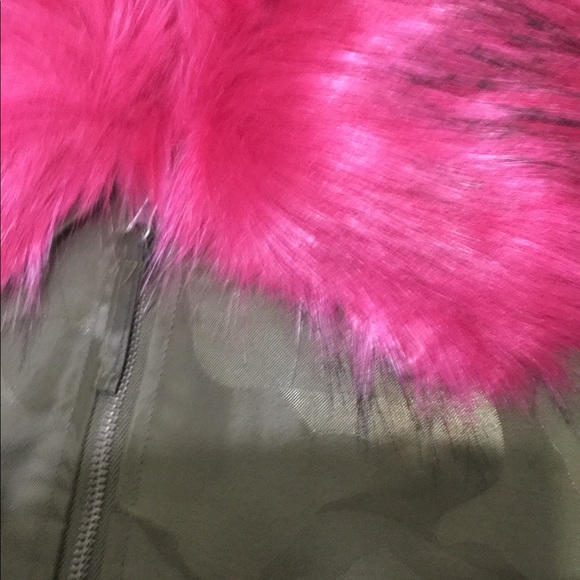 🆕Olive Green Camo Bomber Jacket With Pink & Black Faux Fur Collar Blogger Fav - Picture 8 of 9